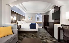 Days Inn & Suites By Wyndham Houston Hobby Airport
